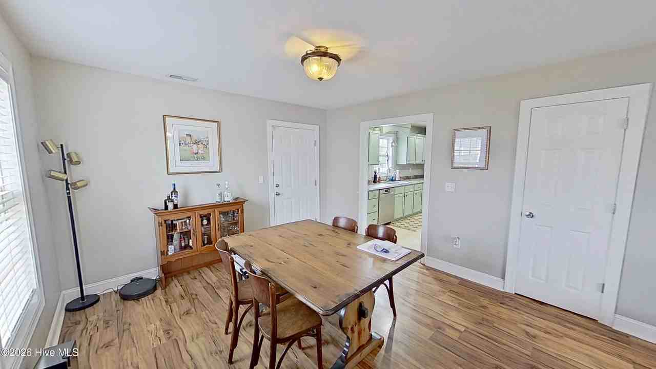 209 Oak Ridge Ln - Photo 6 of 27