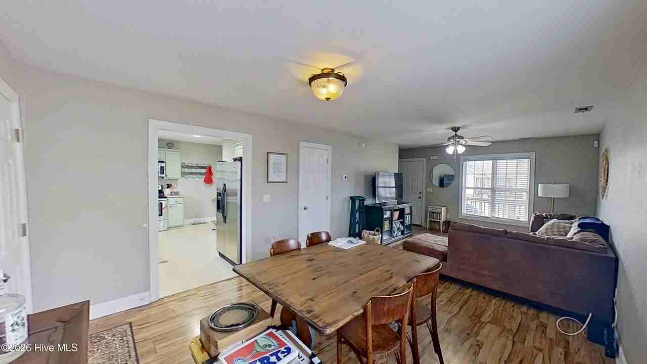 209 Oak Ridge Ln - Photo 7 of 27