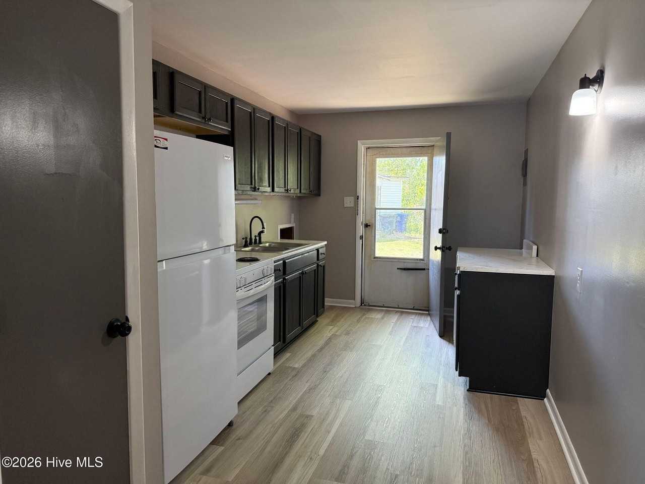 312 Roosevelt Rd #B - Photo 3 of 6