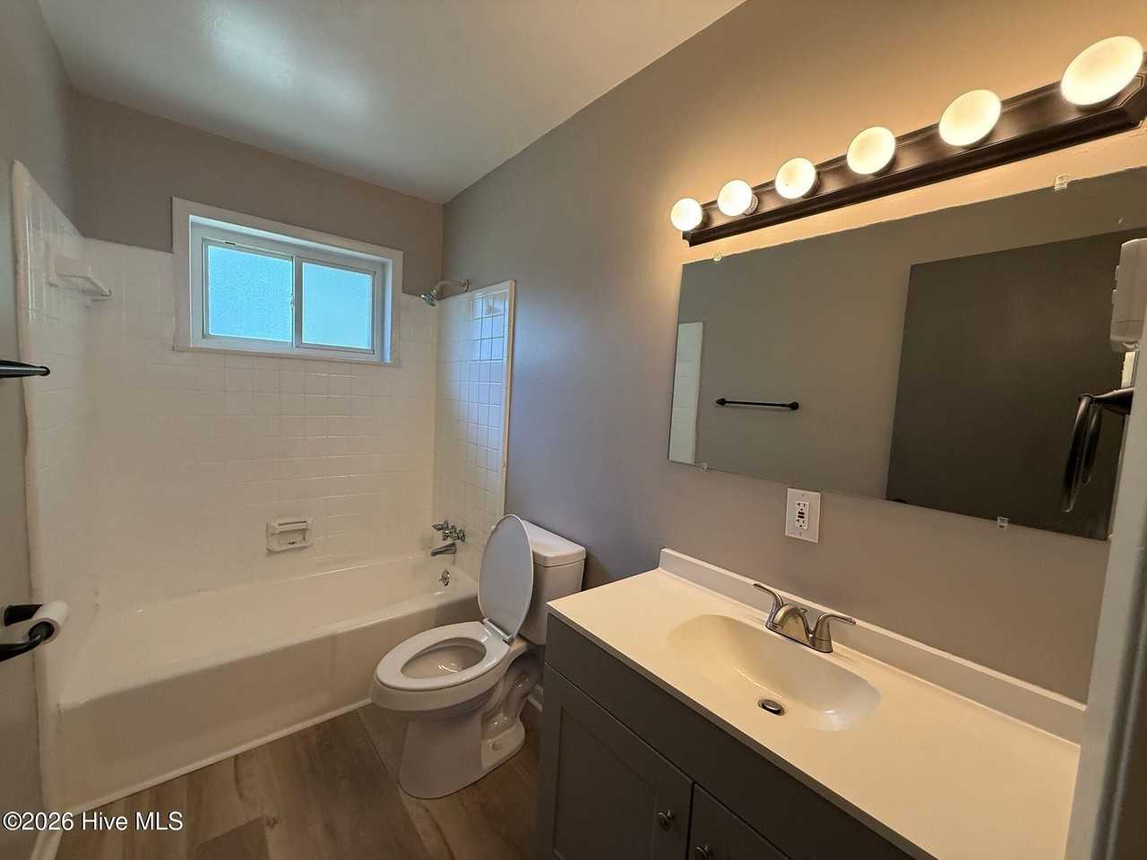 312 Roosevelt Rd #B - Photo 6 of 6