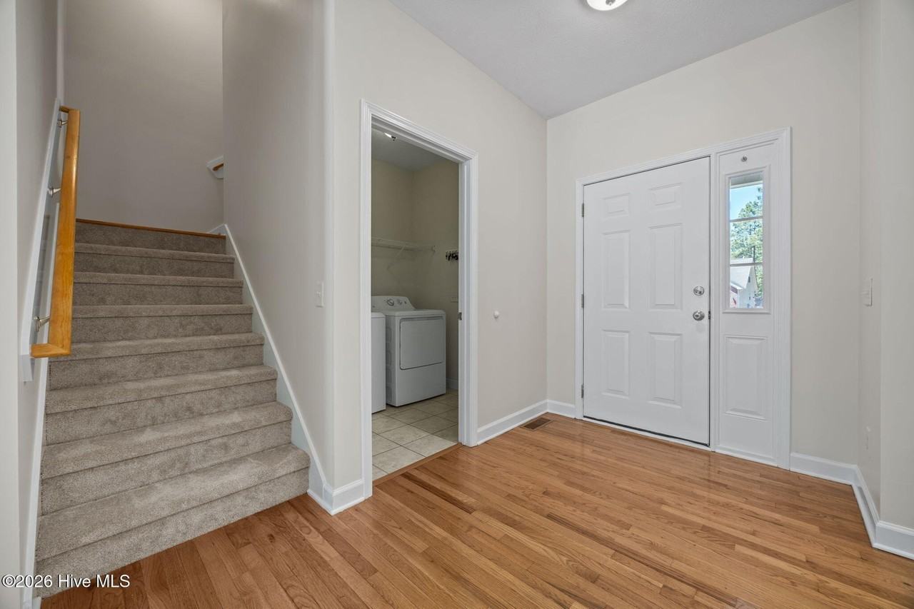 107 Perkins Ln - Photo 6 of 41