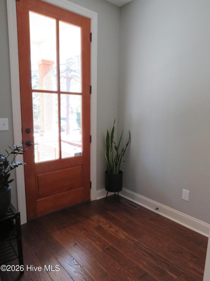 510 Sheldon Rd - Photo 5 of 40