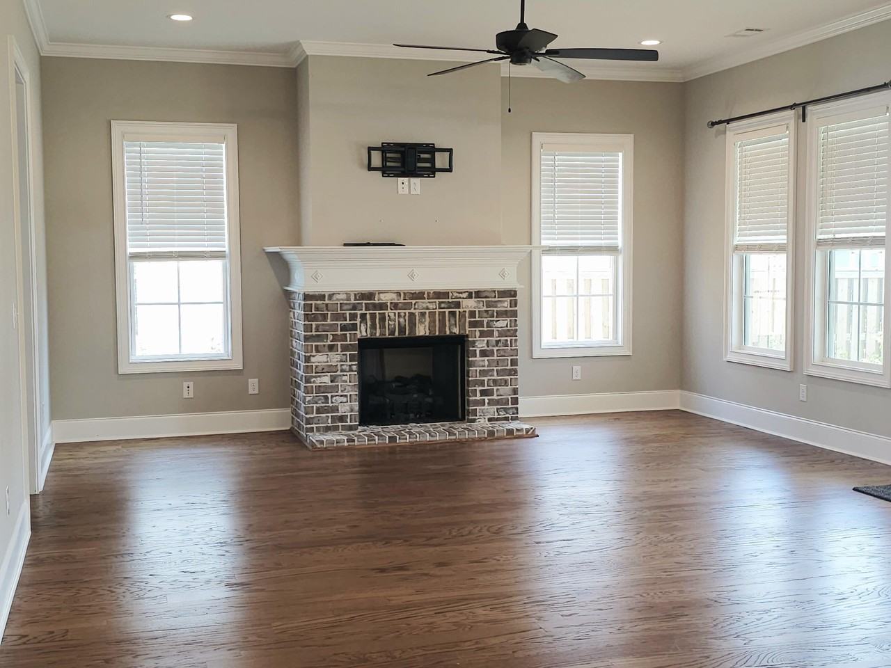 2990 Rosewood Dr - Photo 5 of 24