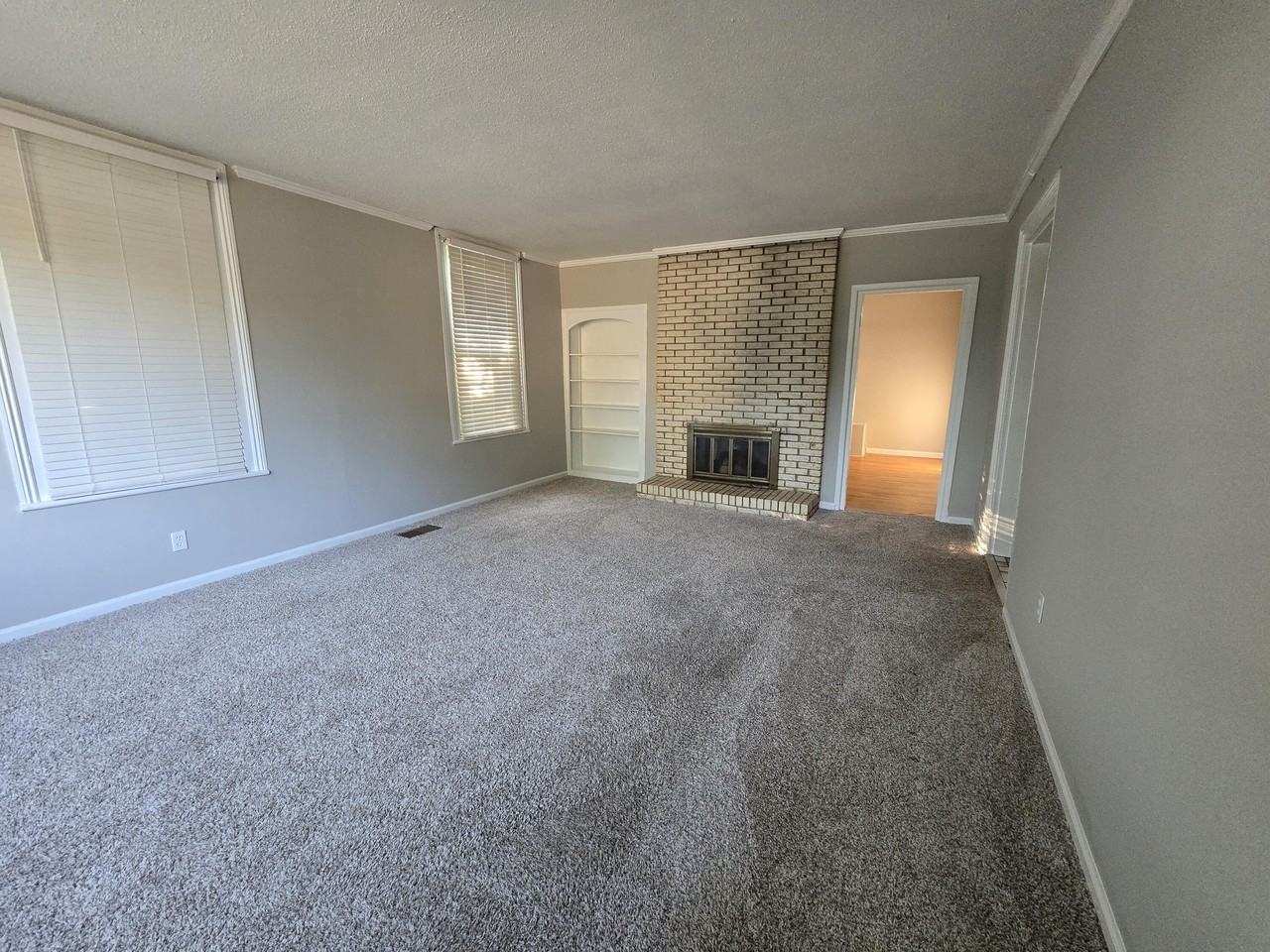 2334 Gardner St - Photo 4 of 12