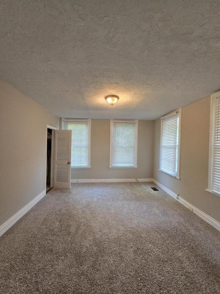 2334 Gardner St - Photo 6 of 12