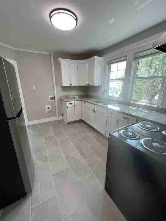 327 Meridian Ave - Photo 7 of 15