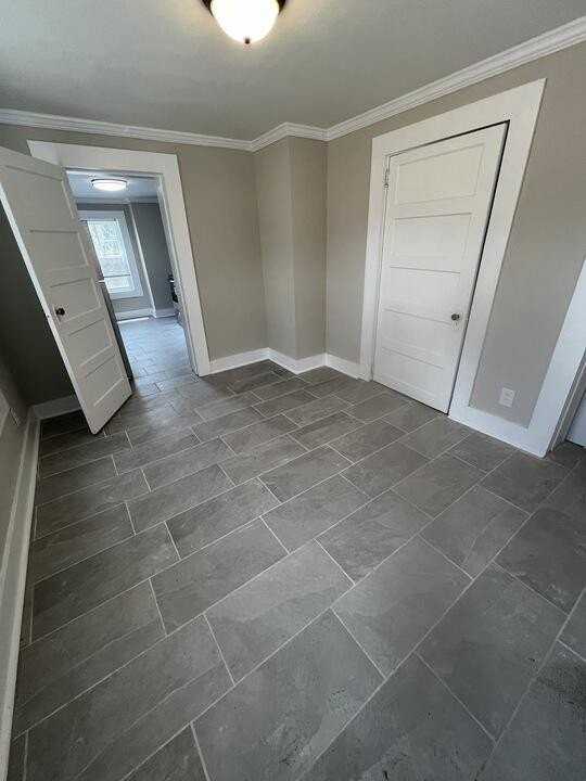 325 Meridian Ave - Photo 2 of 9