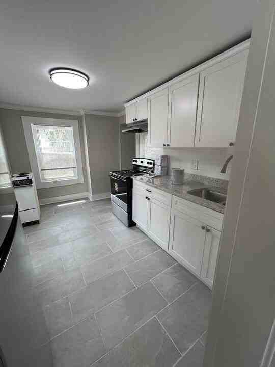 325 Meridian Ave - Photo 4 of 9