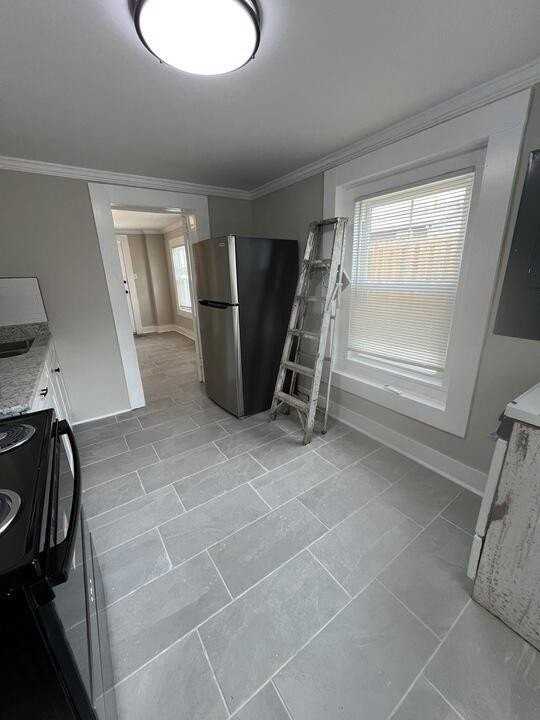 325 Meridian Ave - Photo 5 of 9