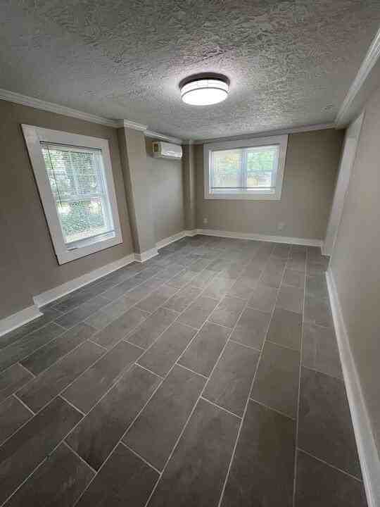 325 Meridian Ave - Photo 6 of 9