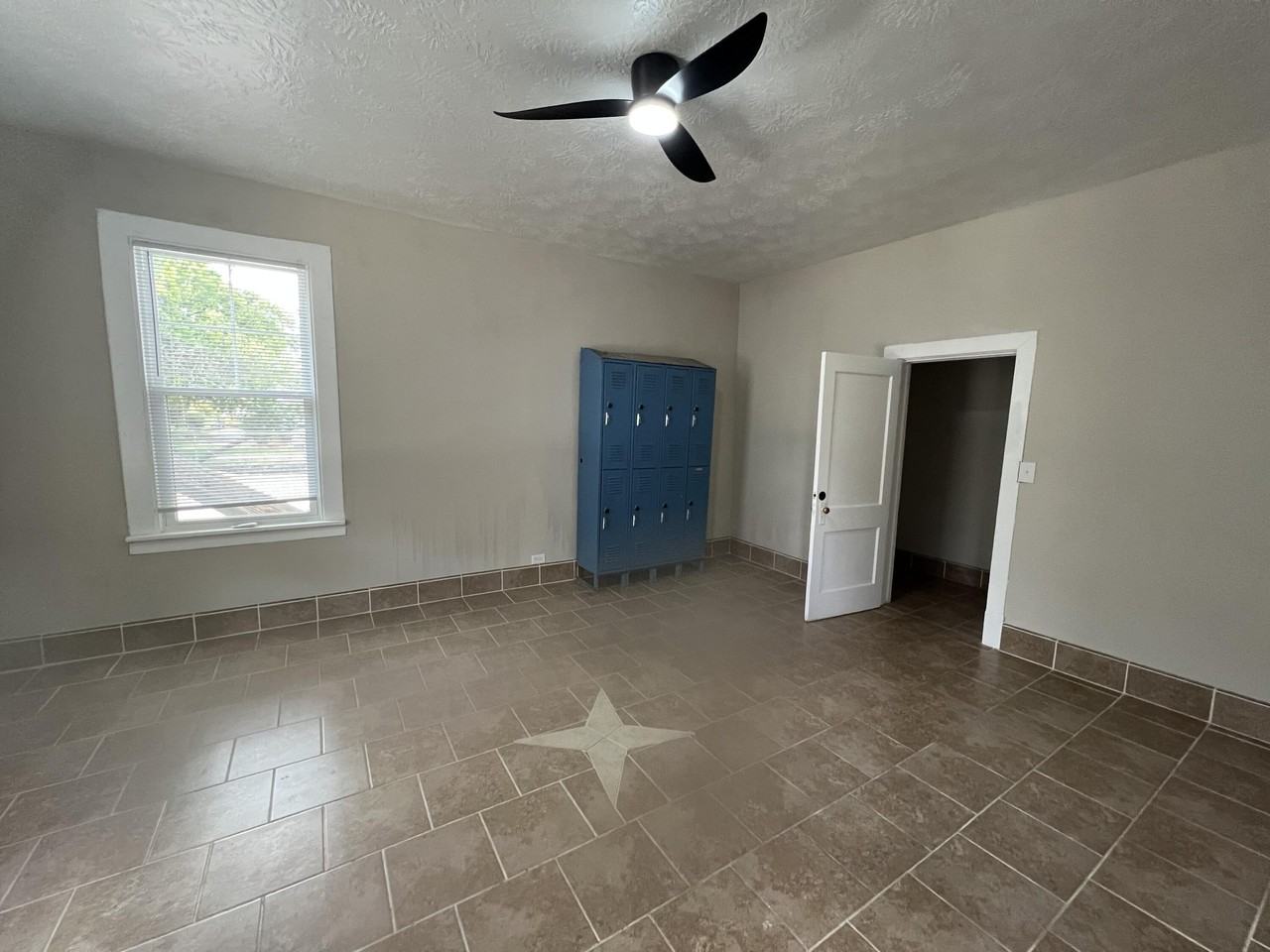 214 W Buena Vista Ave - Photo 2 of 17