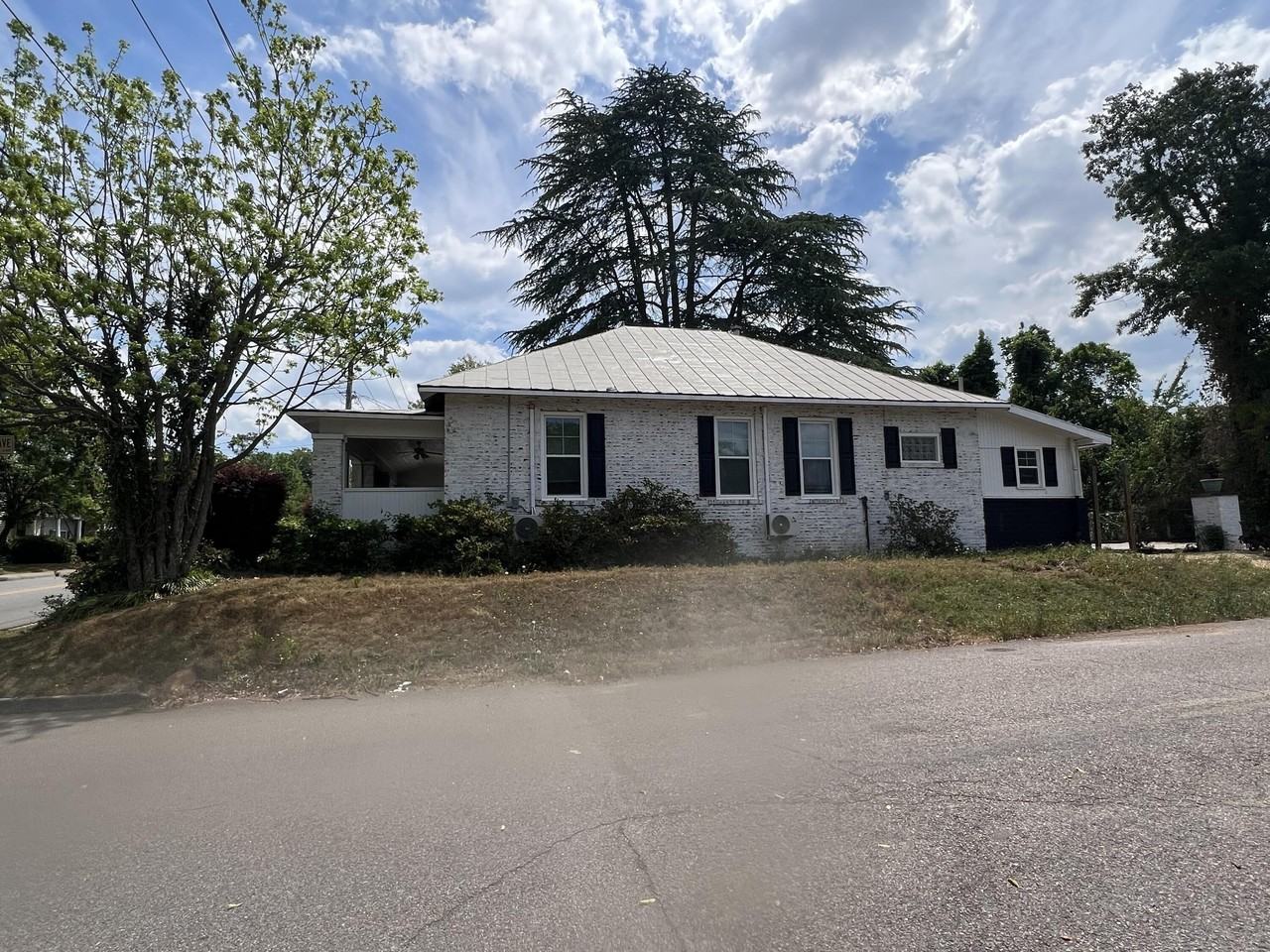 214 W Buena Vista Ave - Photo 5 of 17