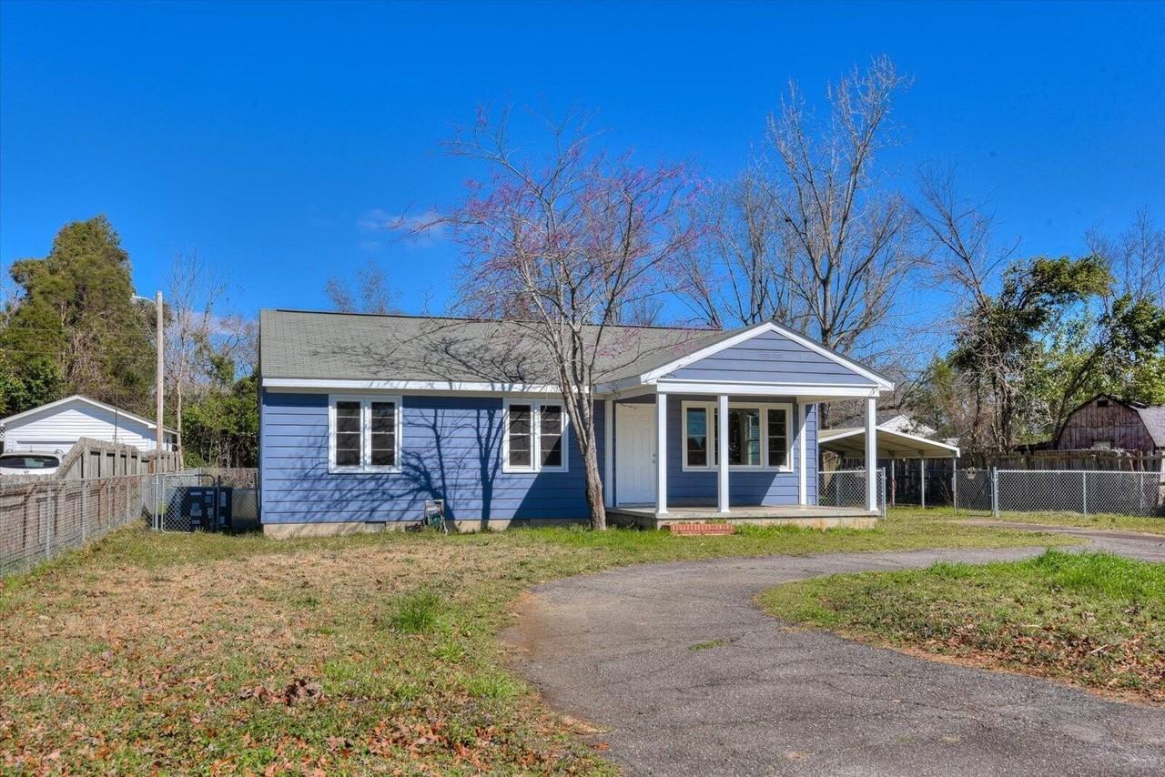 302 Burgess Dr - Photo 2 of 32