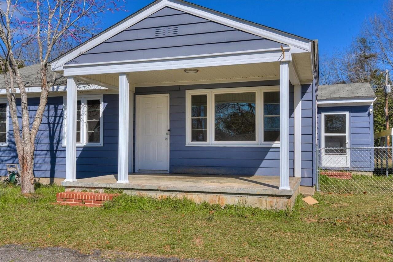 302 Burgess Dr - Photo 6 of 32