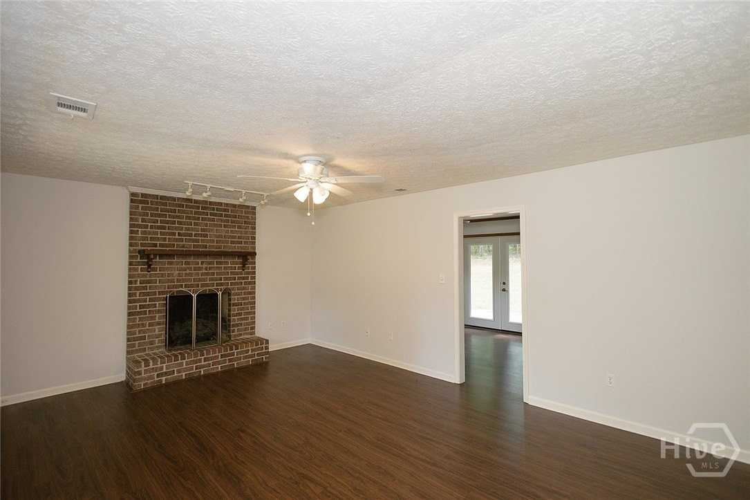 147 V F W Dr - Photo 7 of 31