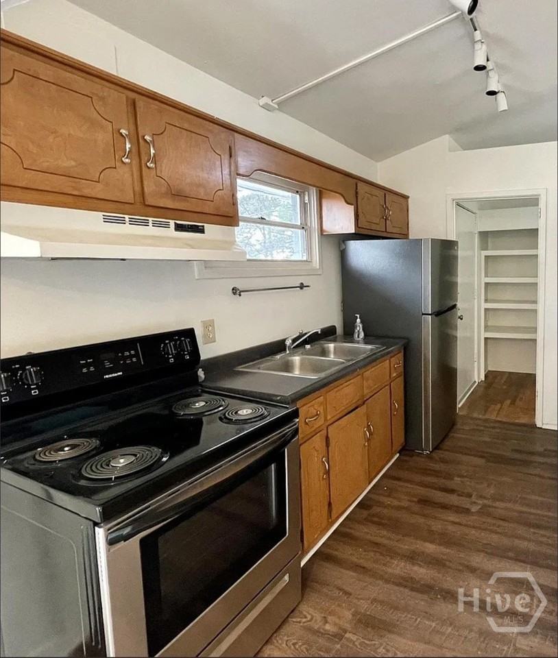 1112 W Lake Dr - Photo 2 of 13