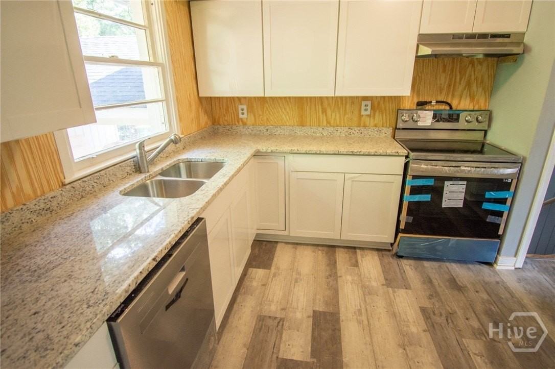 1110 W Lake Dr - Photo 2 of 16