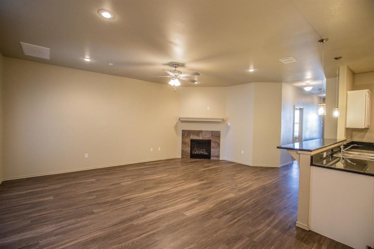 2123 10th St - Photo 2 of 14