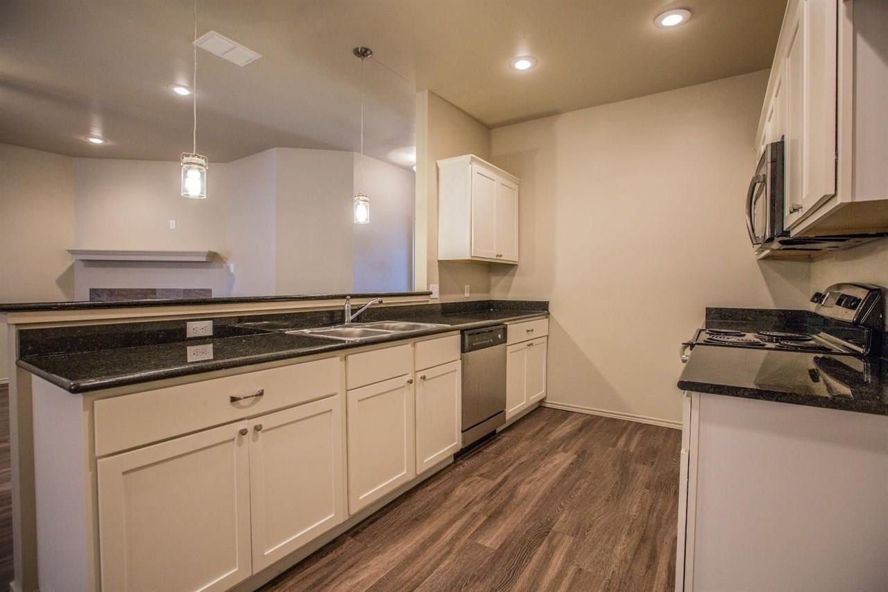 2123 10th St - Photo 4 of 14