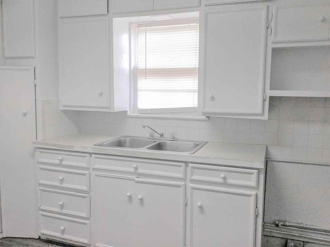 3003 Avenue V - Photo 3 of 6