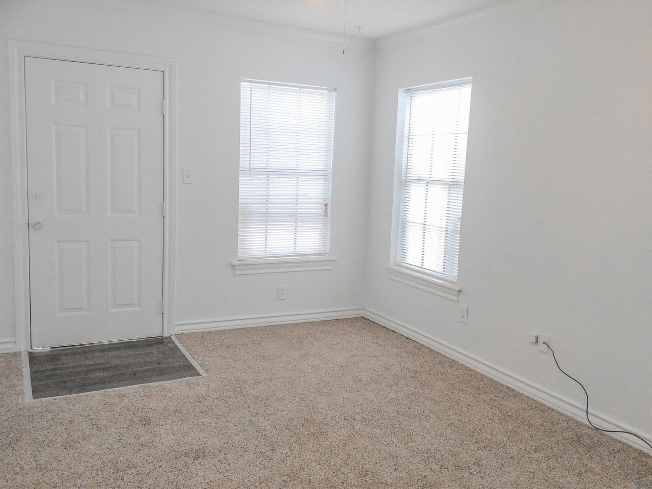 3003 Avenue V - Photo 4 of 6