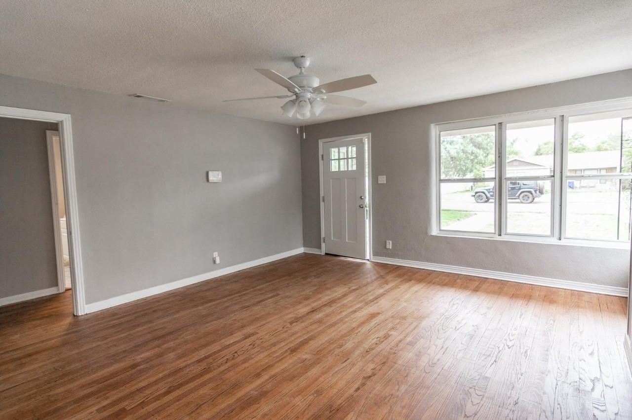 3320 27th St - Photo 3 of 14