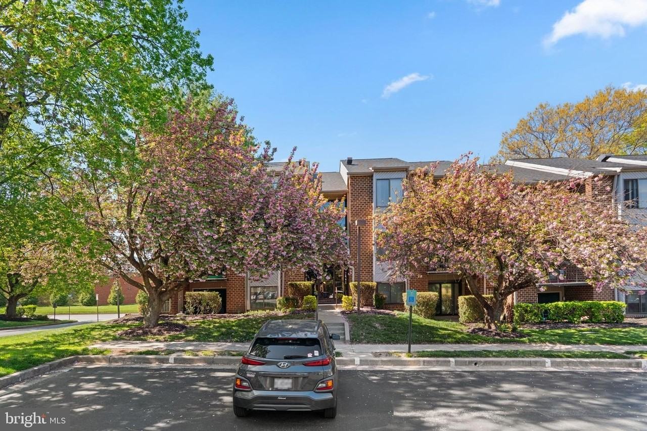 6 Mullingar Ct - Photo 2 of 30