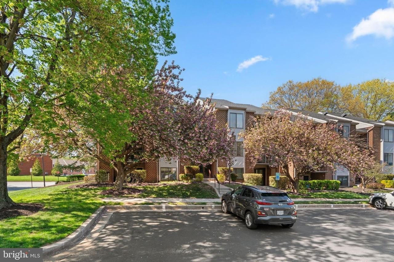 6 Mullingar Ct - Photo 3 of 30