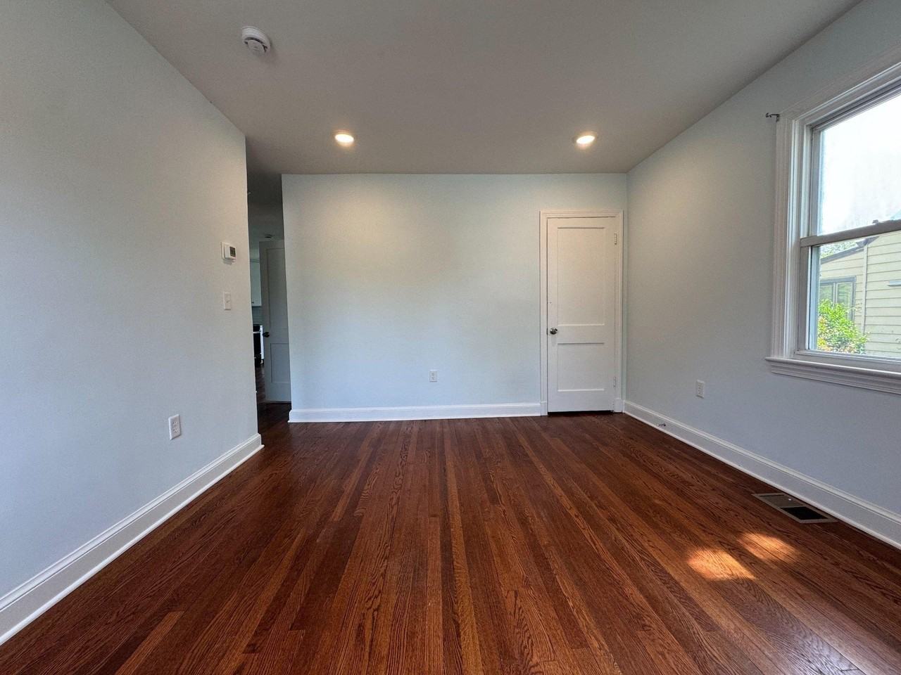 9405 Rhode Island Ave - Photo 4 of 36