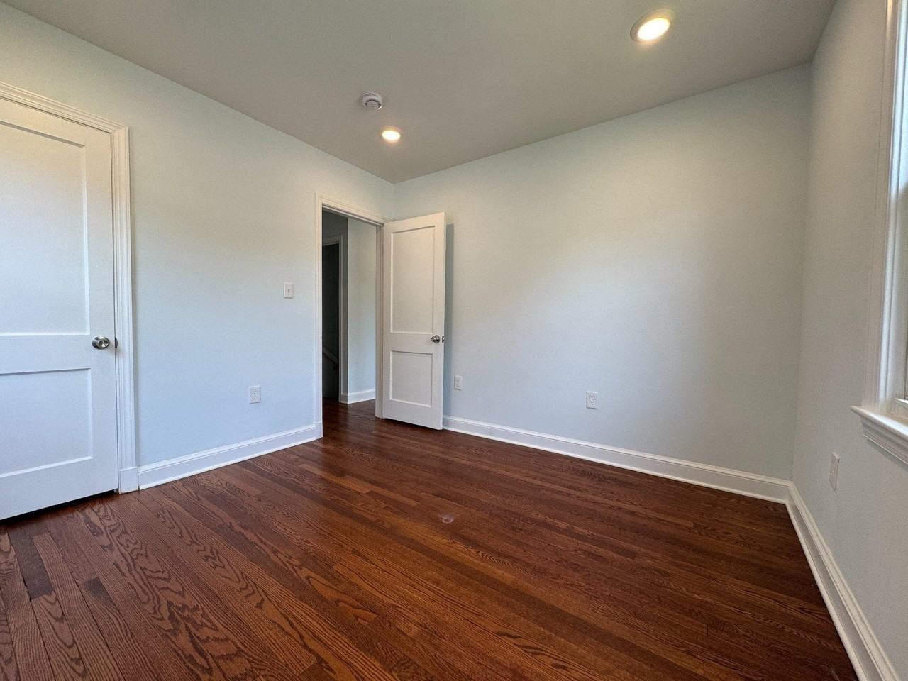 9405 Rhode Island Ave - Photo 7 of 36