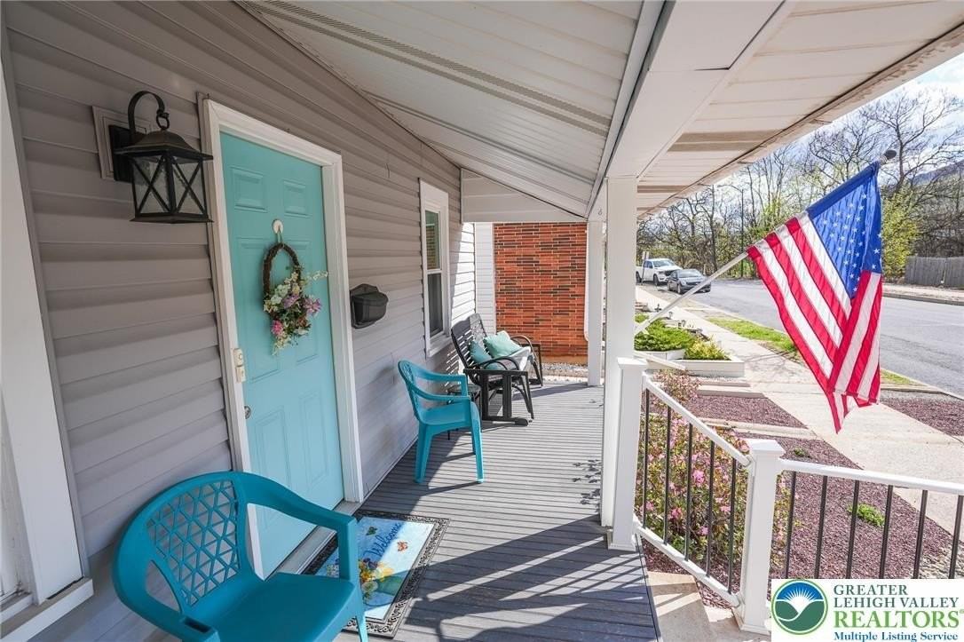 637 Lehigh Ave - Photo 4 of 43