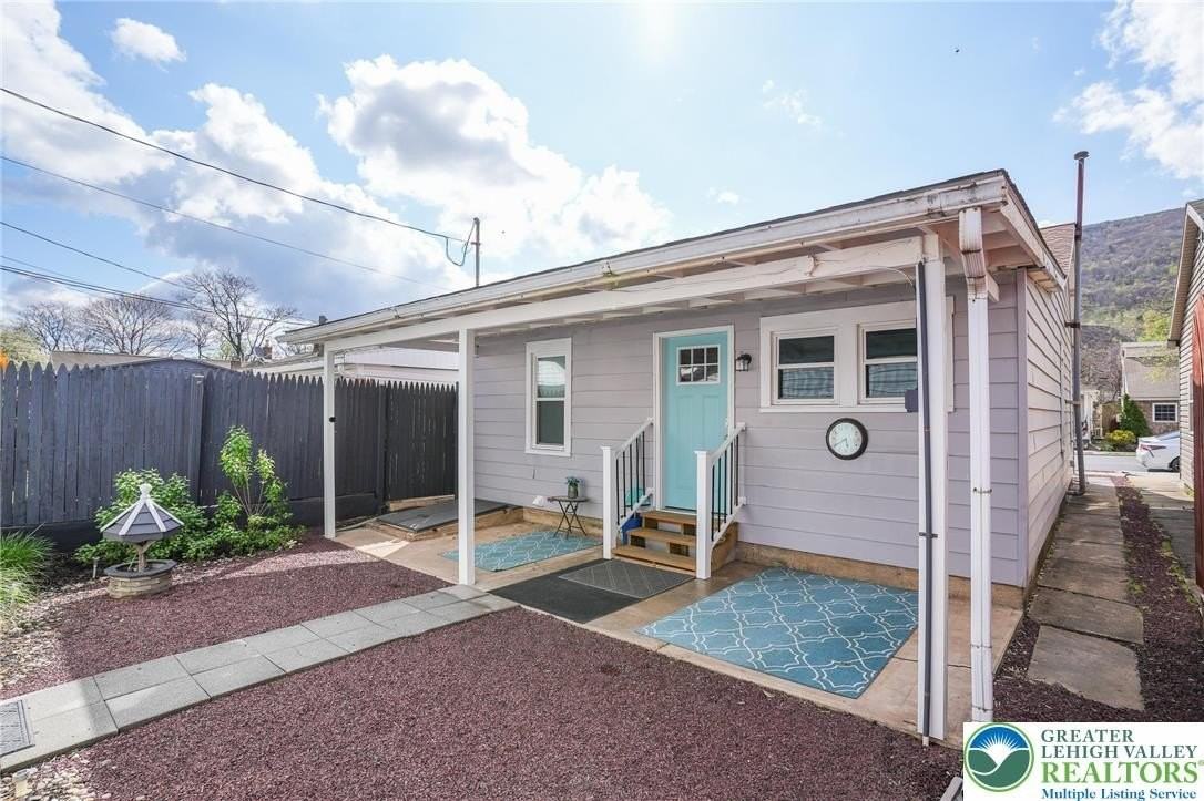 637 Lehigh Ave - Photo 7 of 43