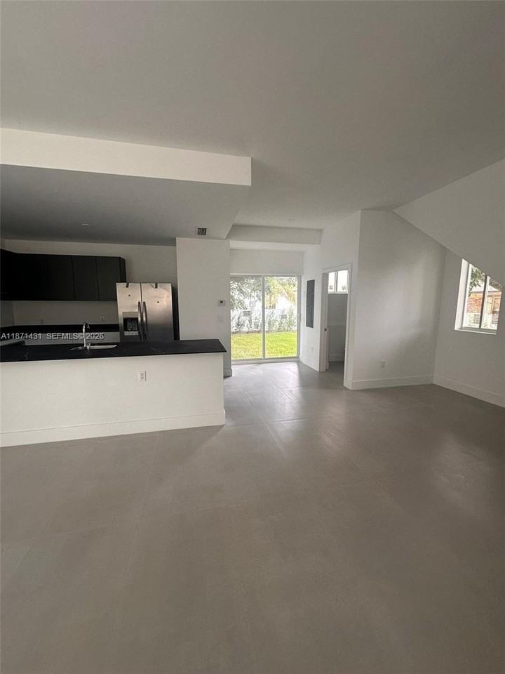 532 Nw 17th Ave #0 - Photo 5 of 18