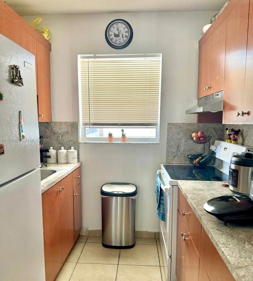 1355 W 44th Pl #215 - Photo 3 of 4