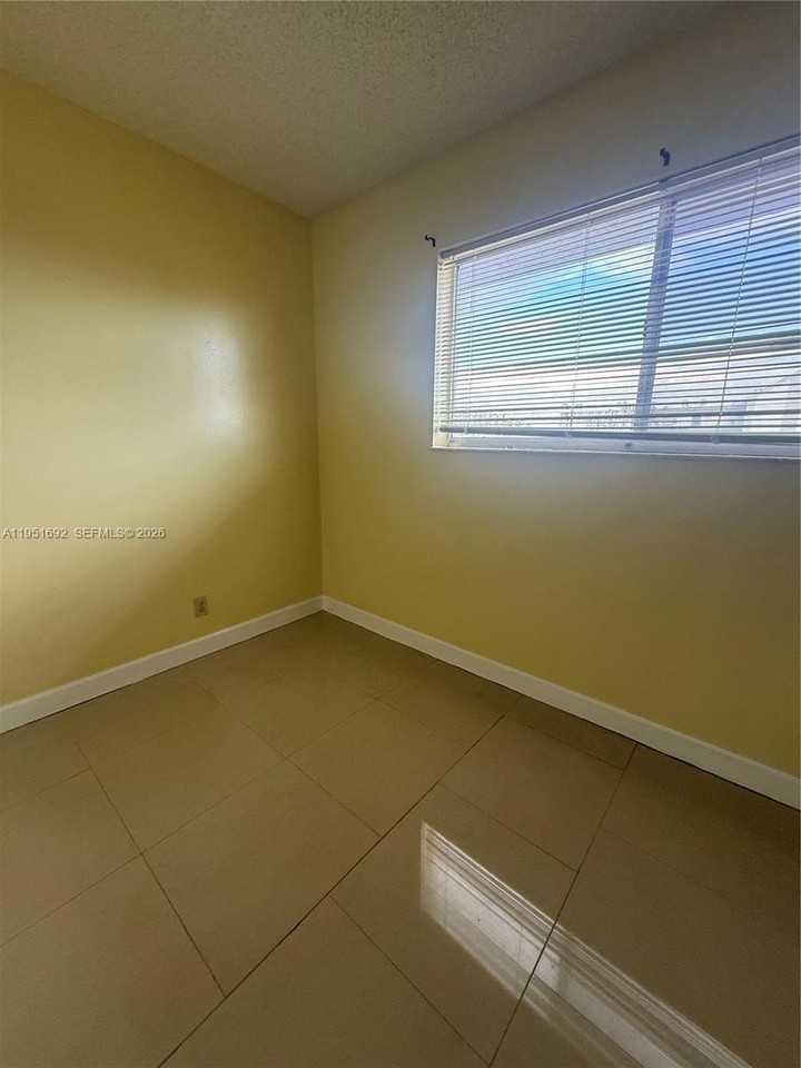 8740 N Sherman Cir #402 - Photo 4 of 11