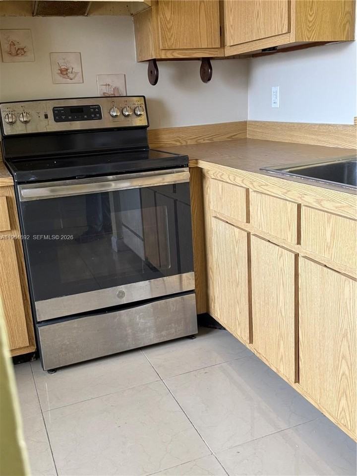 8740 N Sherman Cir #402 - Photo 6 of 11