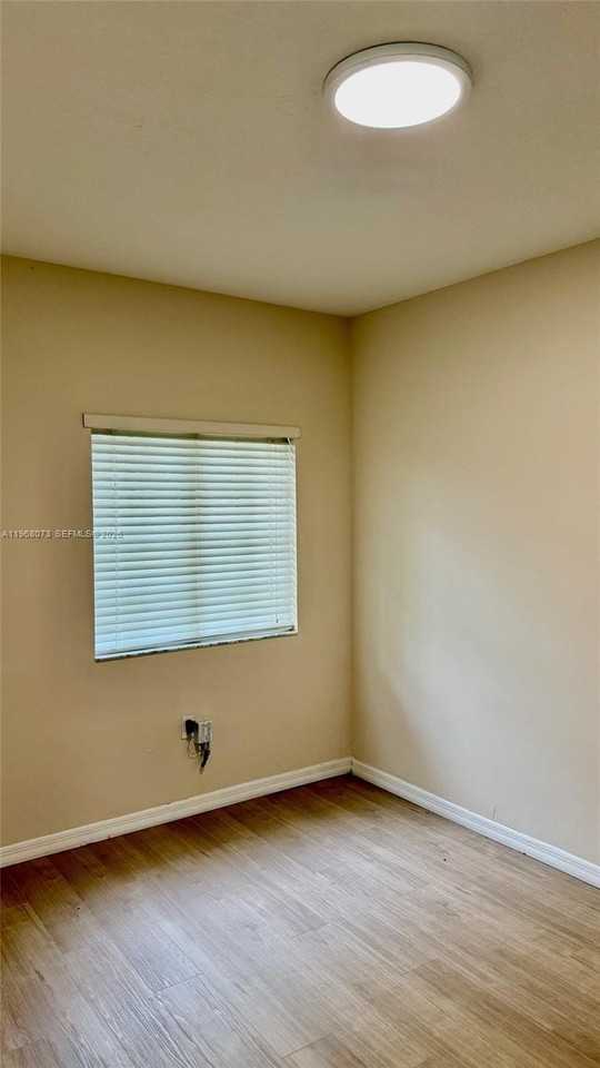 3323 Ne 11th Dr - Photo 3 of 26