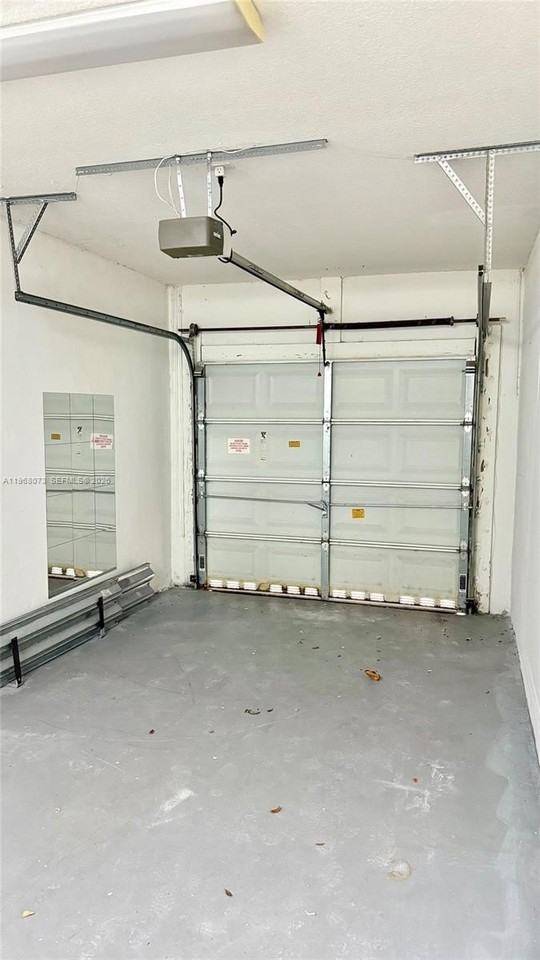 3323 Ne 11th Dr - Photo 5 of 26