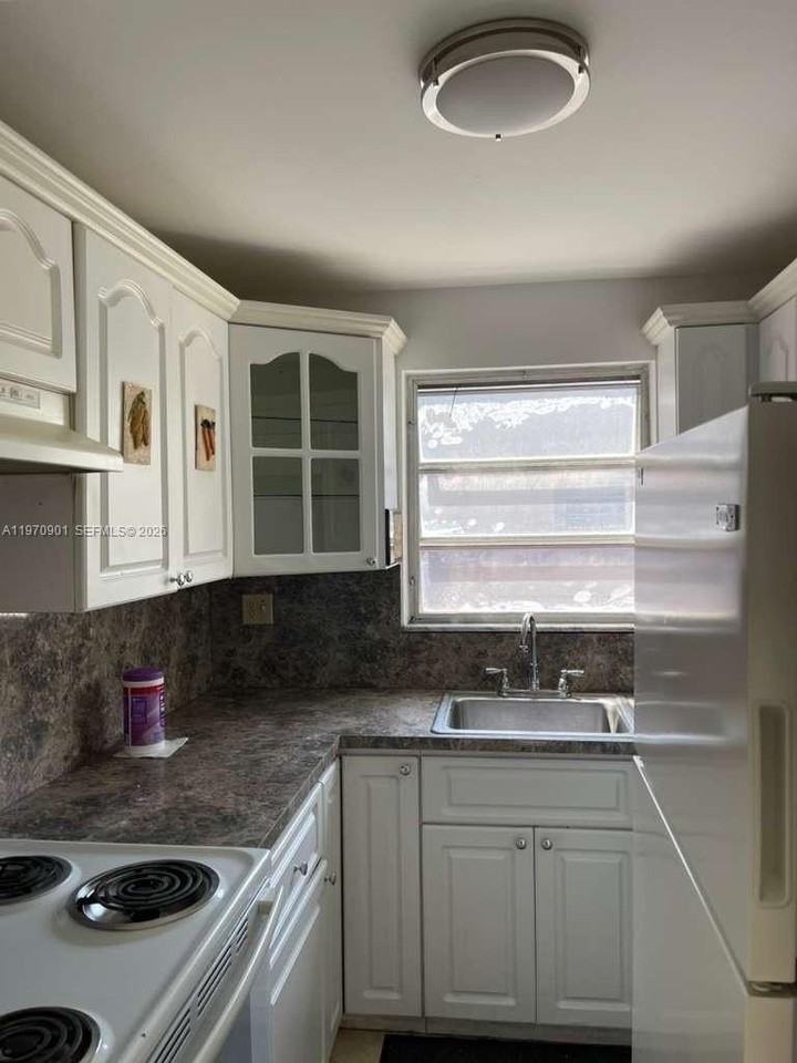 3522 Ne 171st St #212 - Photo 5 of 17