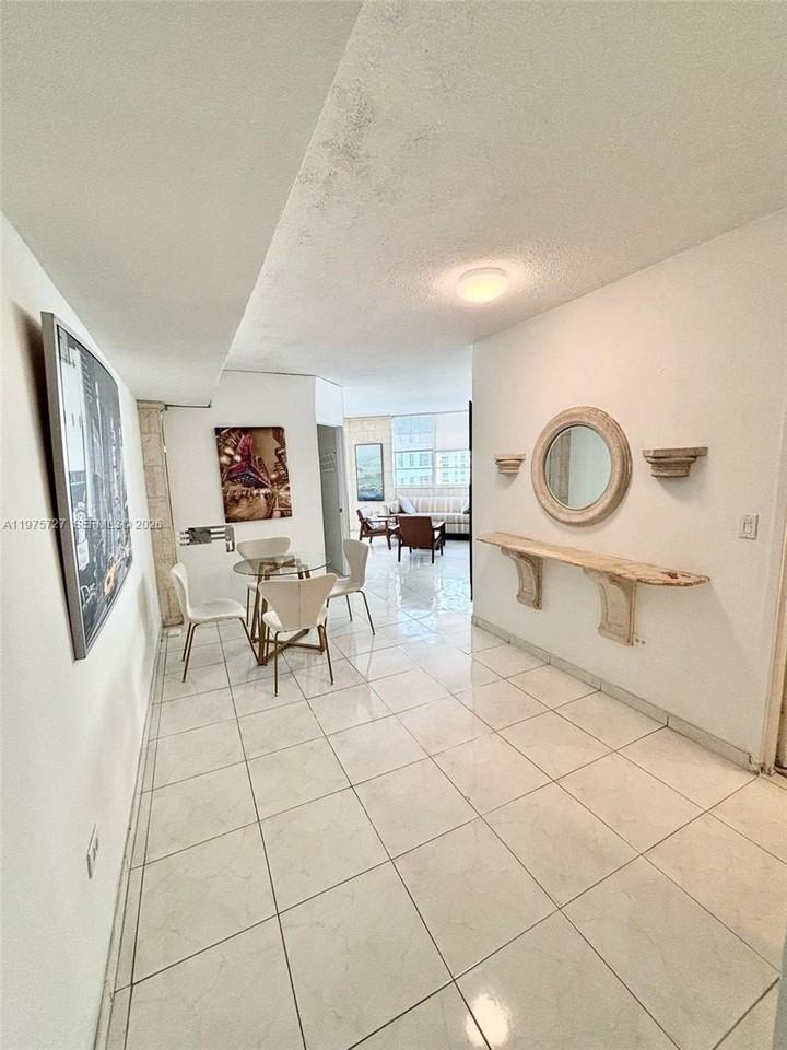 905 Brickell Bay Dr #1824