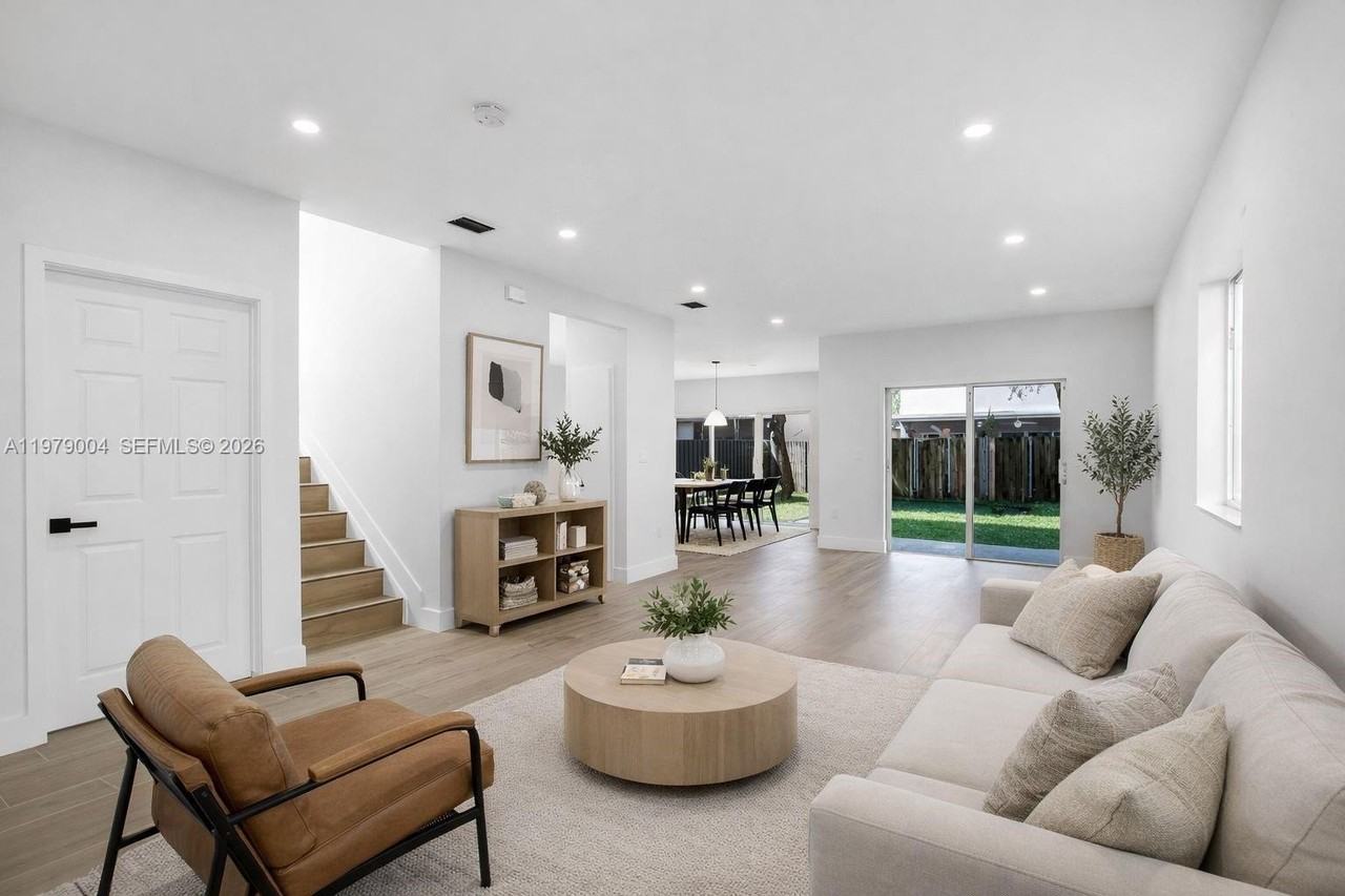 354 Ne 35th Ave - Photo 3 of 18