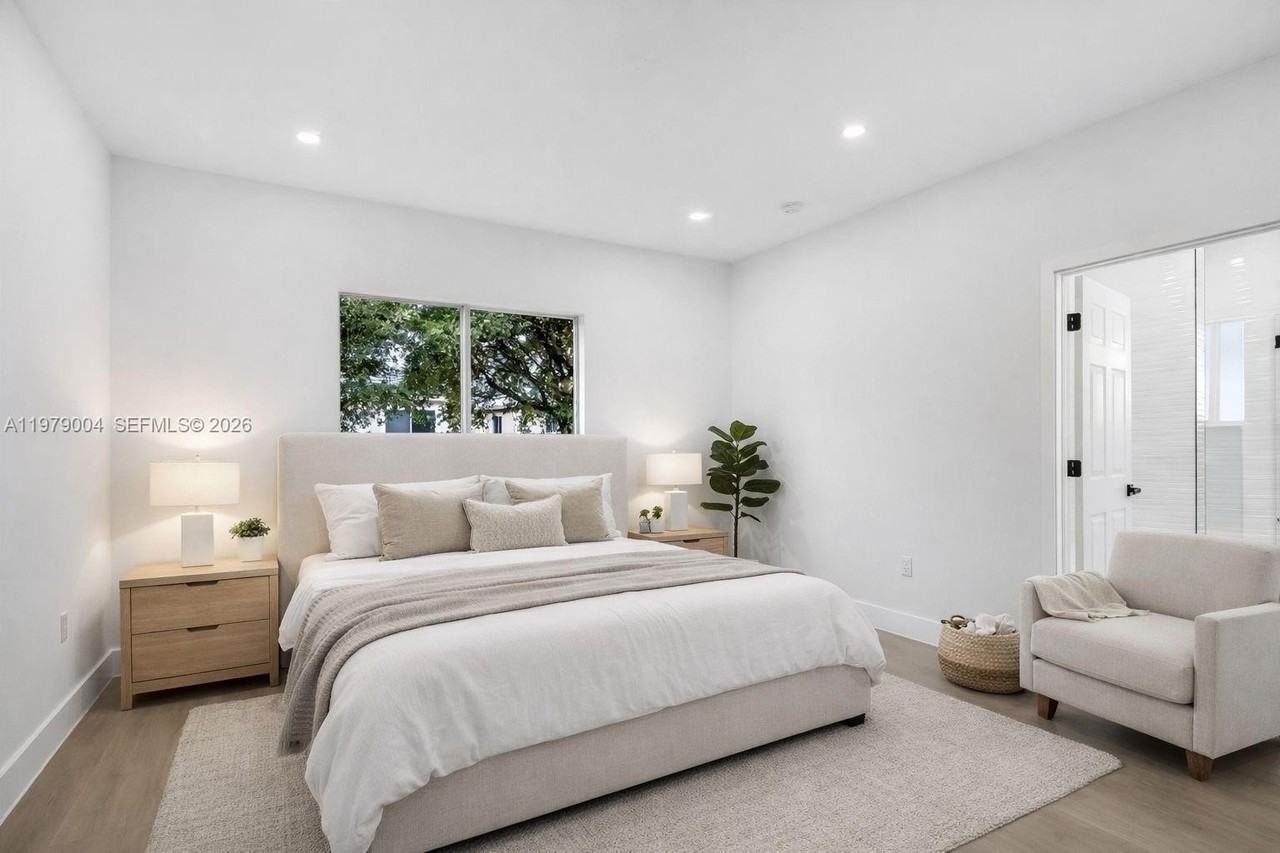 354 Ne 35th Ave - Photo 4 of 18