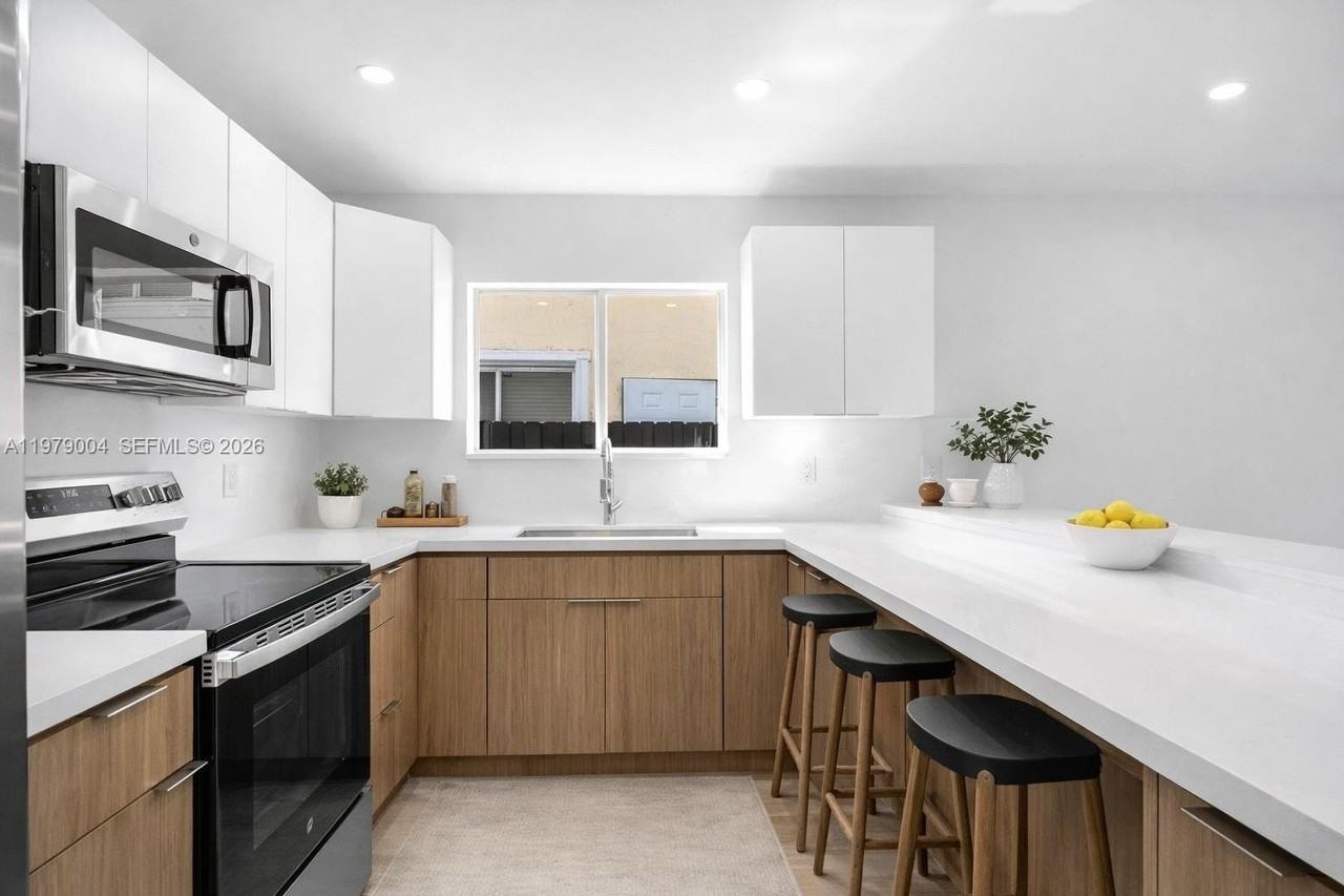 354 Ne 35th Ave - Photo 5 of 18