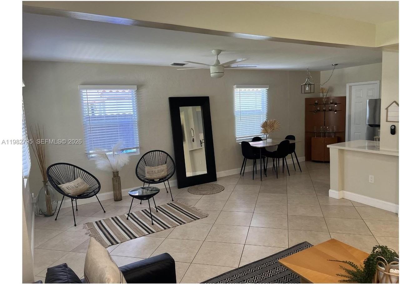 2415 Grant St - Photo 3 of 28