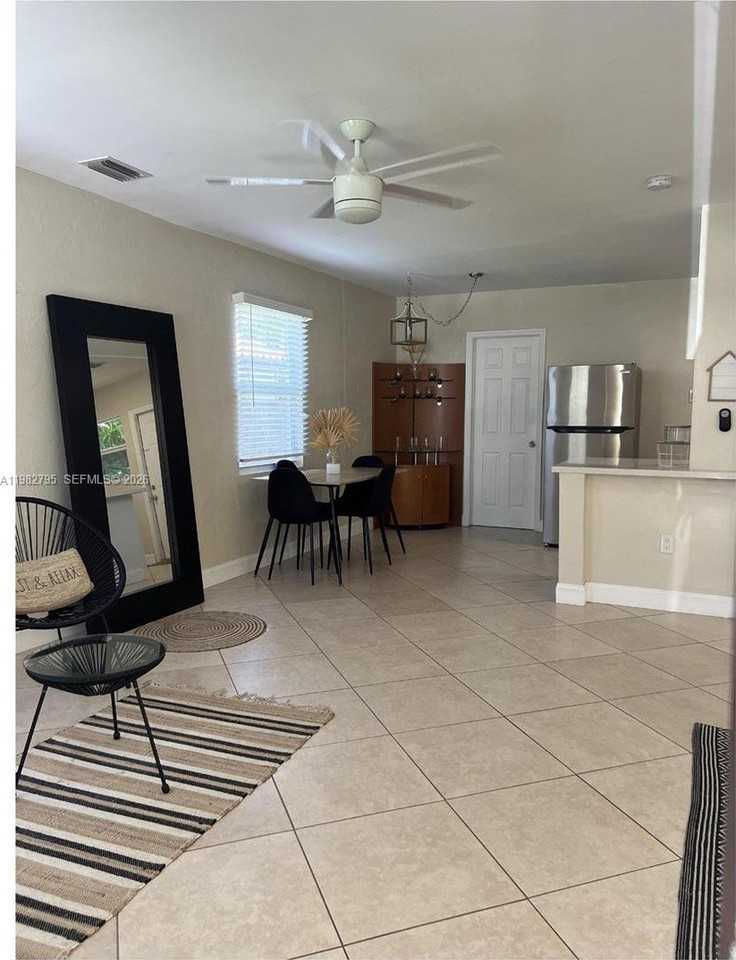 2415 Grant St - Photo 4 of 28