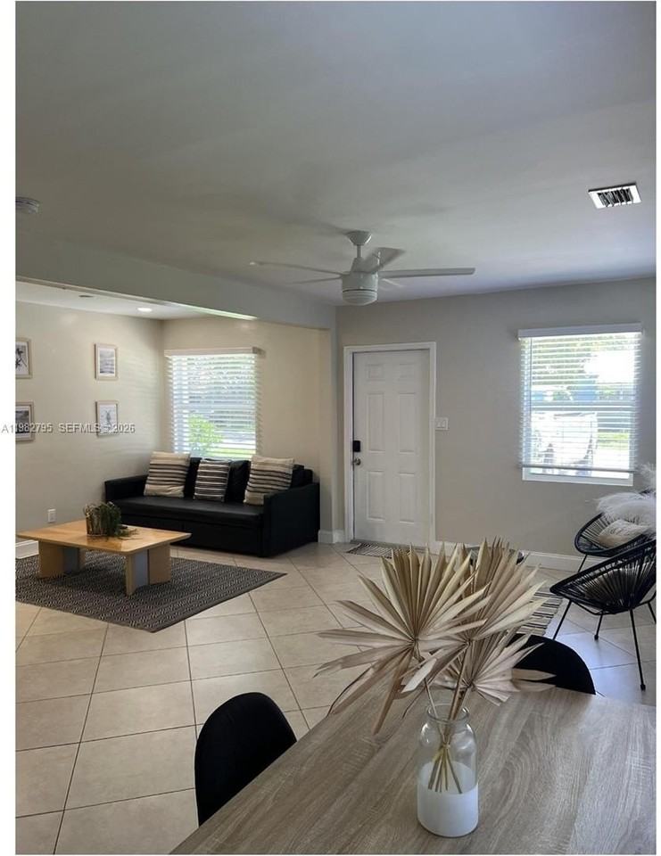 2415 Grant St - Photo 6 of 28