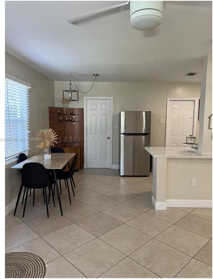 2415 Grant St - Photo 7 of 28