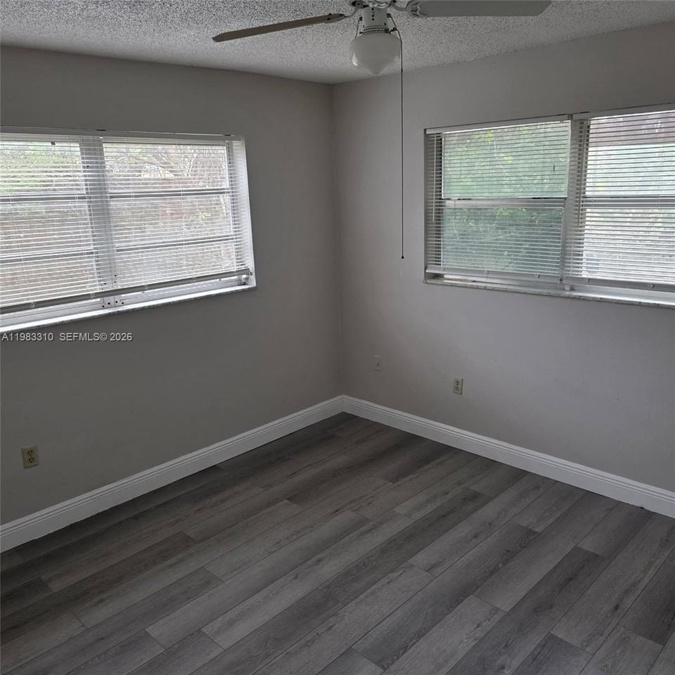 2570 Ne 192nd St #2 - Photo 6 of 8