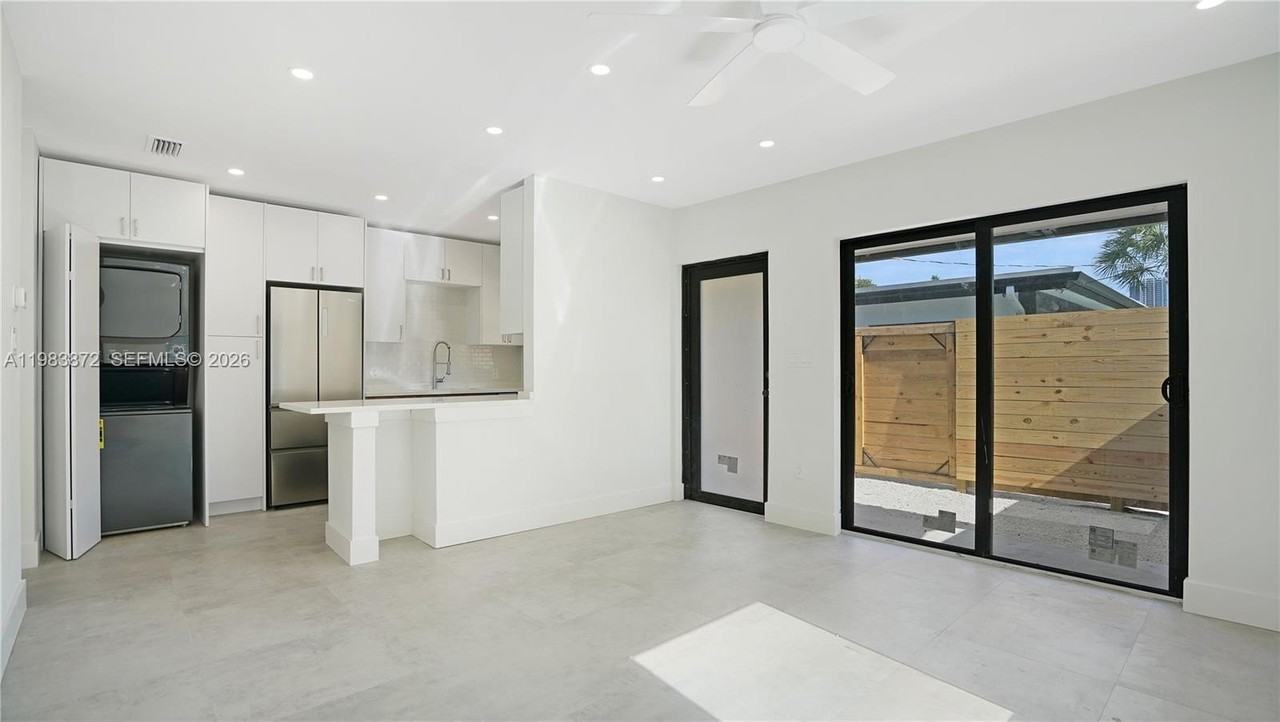 1119 W Las Olas Blvd #1