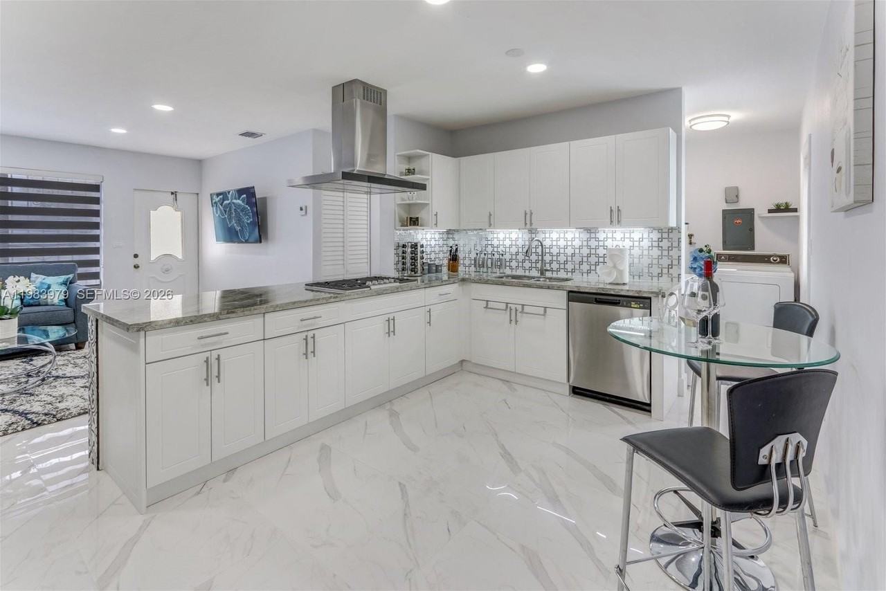 980 W 45th Pl #1 - Photo 5 of 13